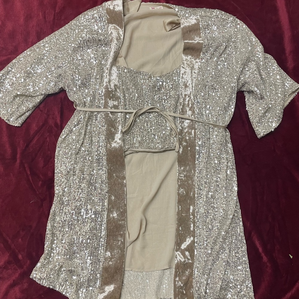 Sz Md Champagne Sequin 2 Piece Top Set (Worn Once) ✨ - Picture 3 of 16